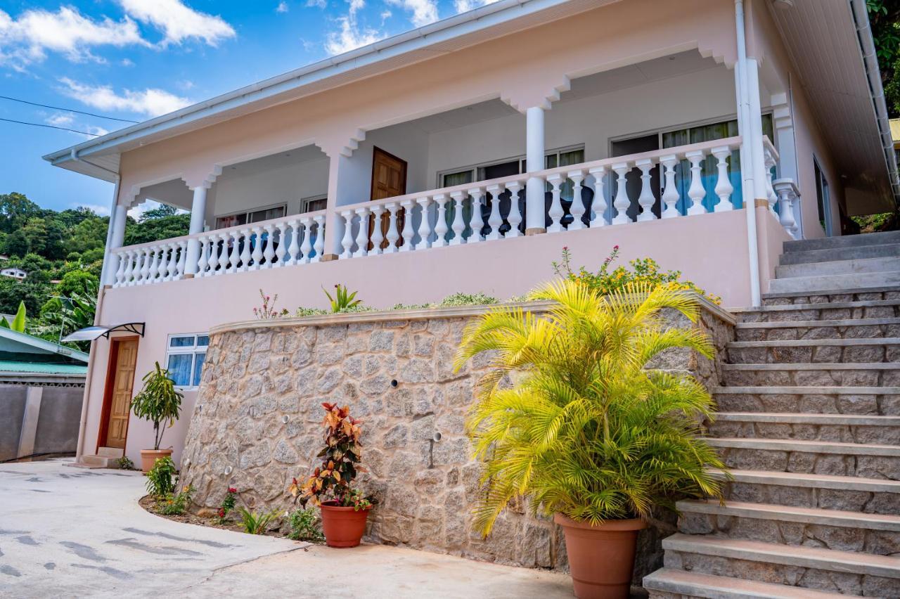 Athara'S Apartment Baie Sainte Anne Exterior photo